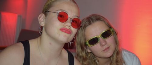To piger til pokerturnering en weekend på Sædding Efterskole 