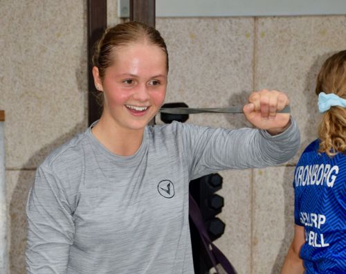 Crossfit på Sædding Efterskole | Efterskoleelev er i gang med crossfit