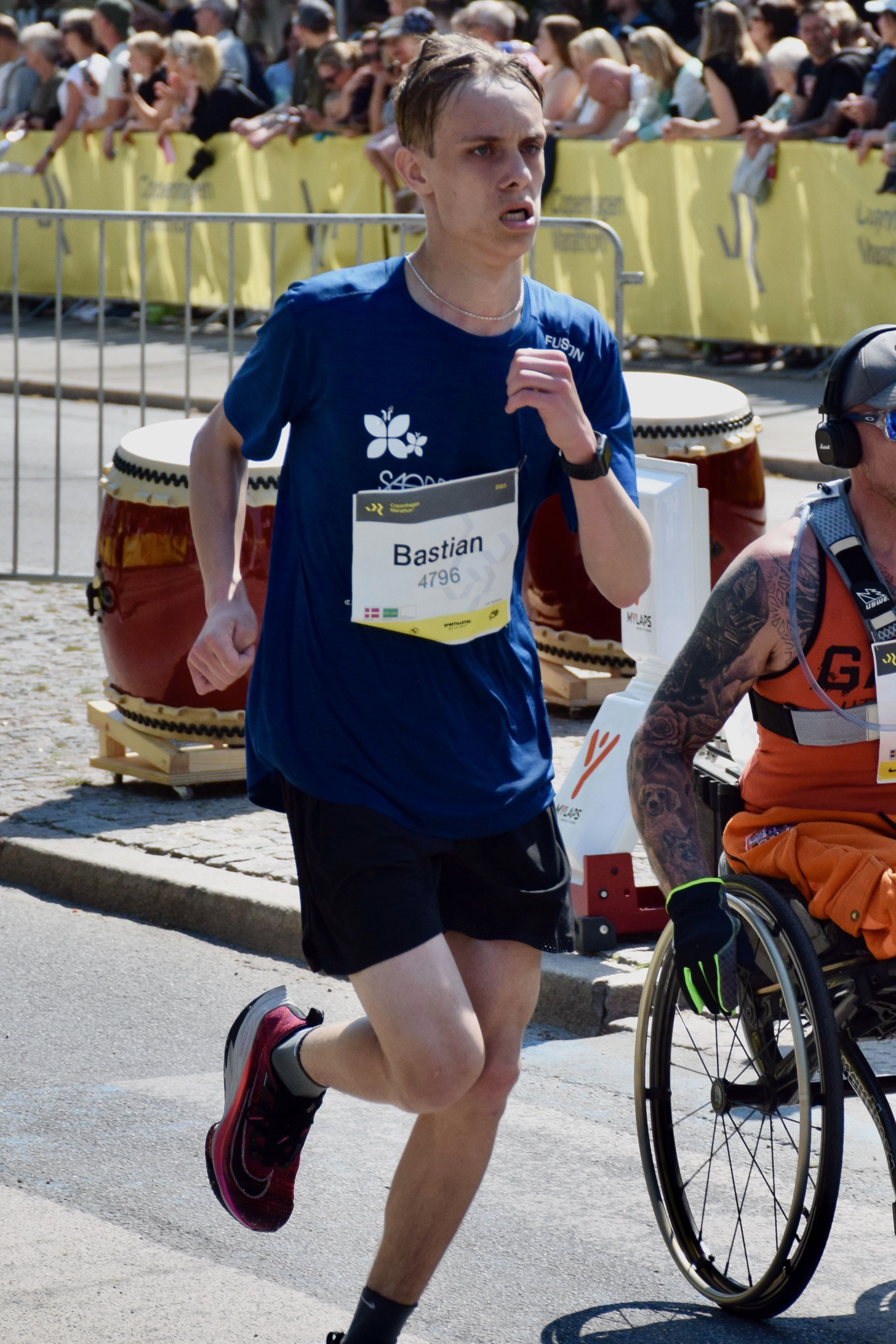 Marathon Sædding Efterskole | Elev fra Sædding Efterskole løber i gaderne i København til Copenhagen marathon