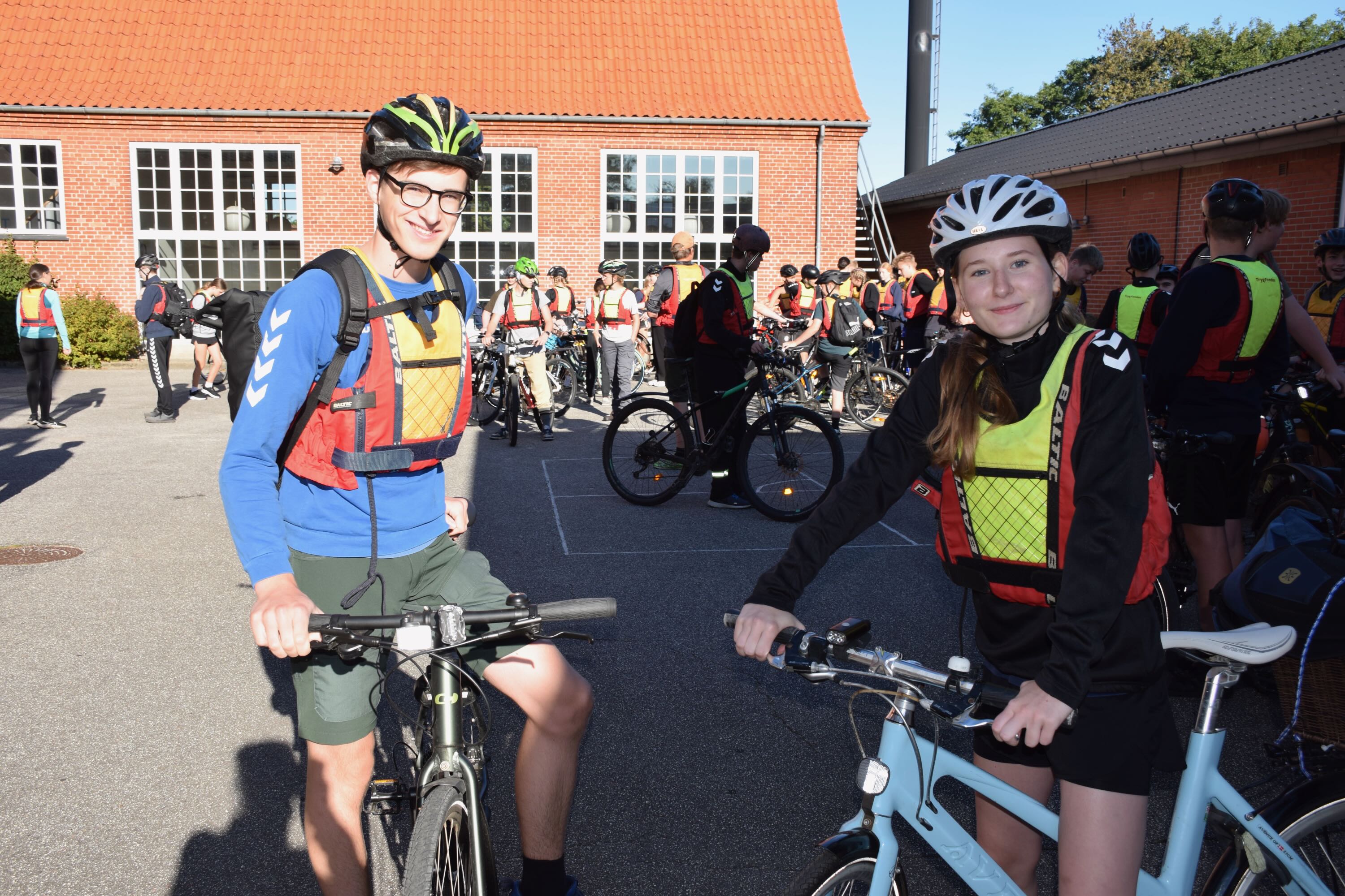 Eleverne er klar til at cykle på opstartstur. Men der er også andre transportmuligheder til Sædding Efterskole 