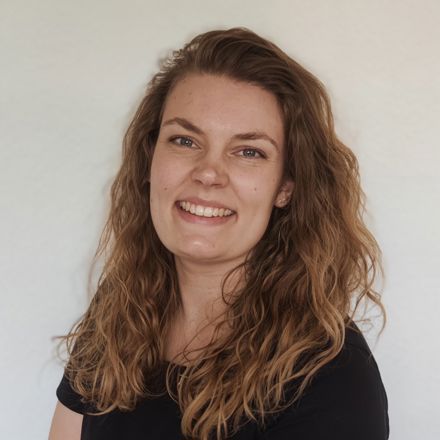 Cecillie arbejder som lærer på Sædding Efterskole