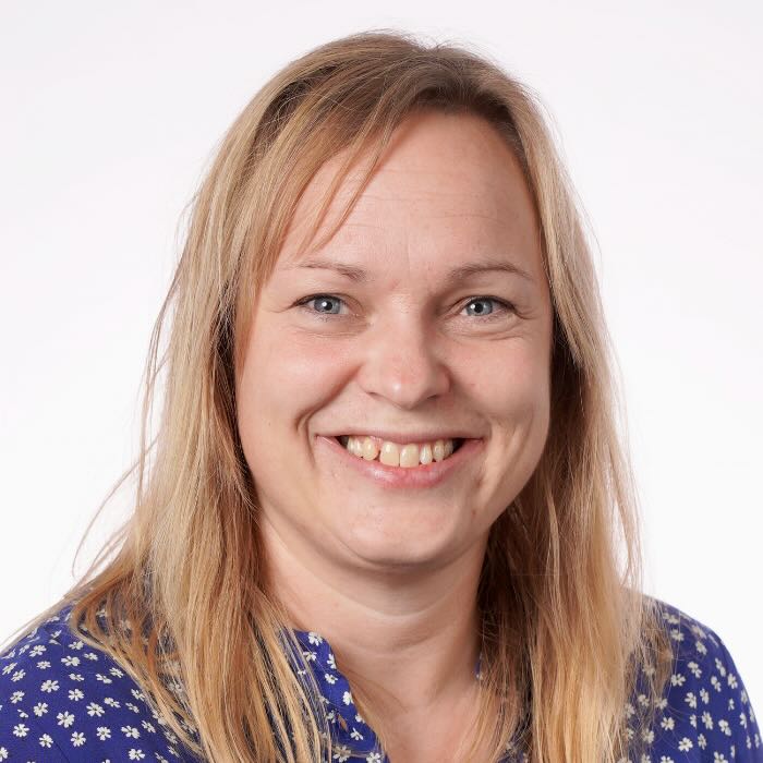 Pernille arbejder som lærer på Sædding Efterskole 