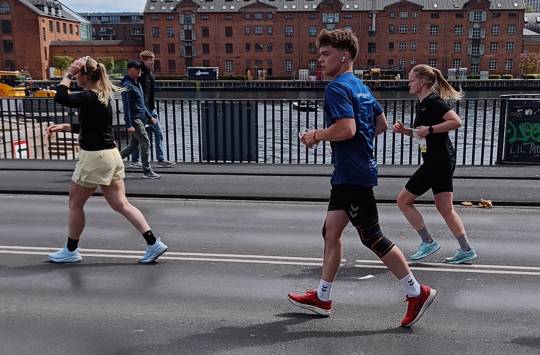 Copenhagen marathon Sædding Efterskole - elev løber i København