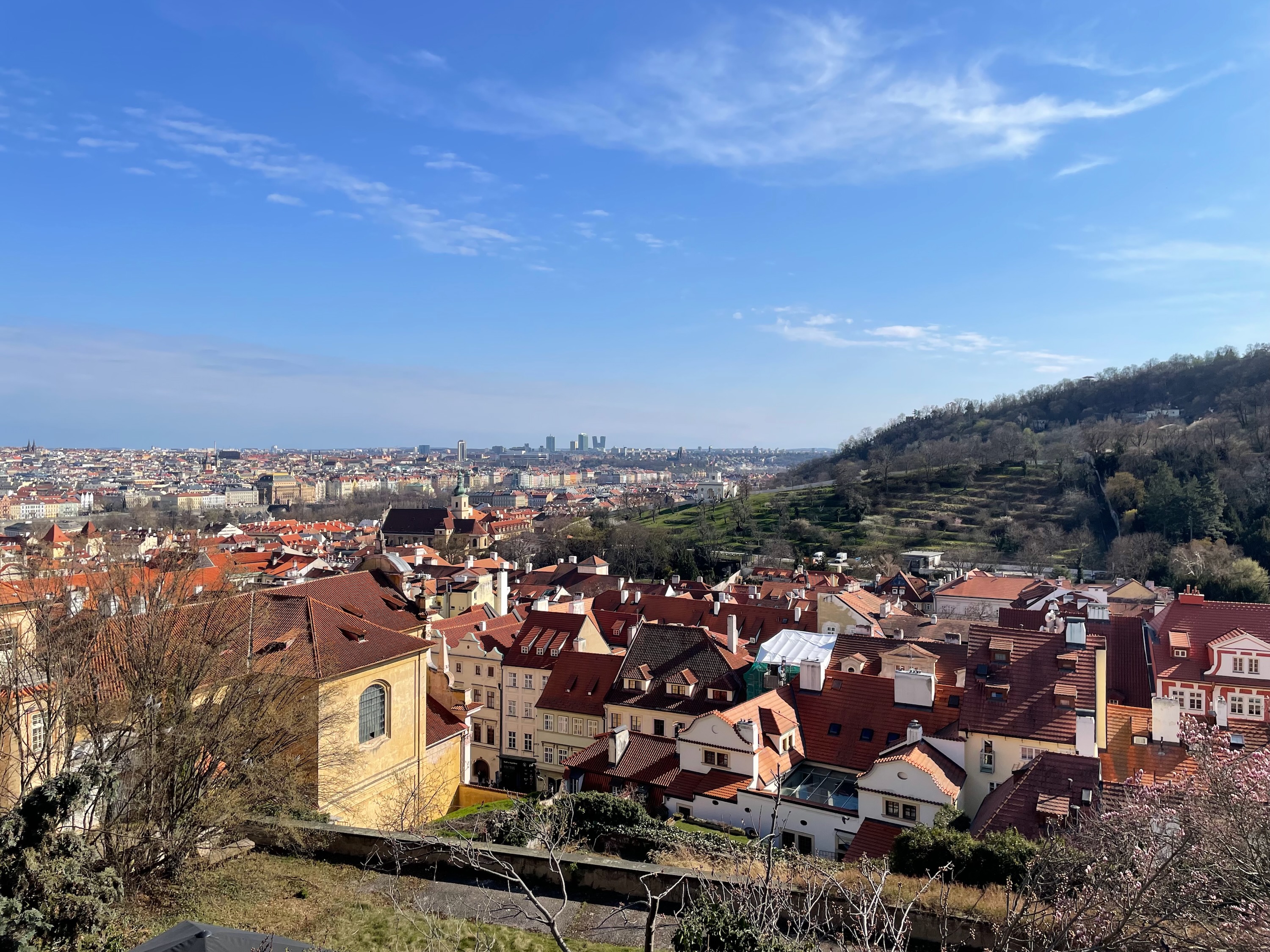 Et billede med udsigt over Prag. Fra Sædding Efterskoles tur til Tjekkiet 2026