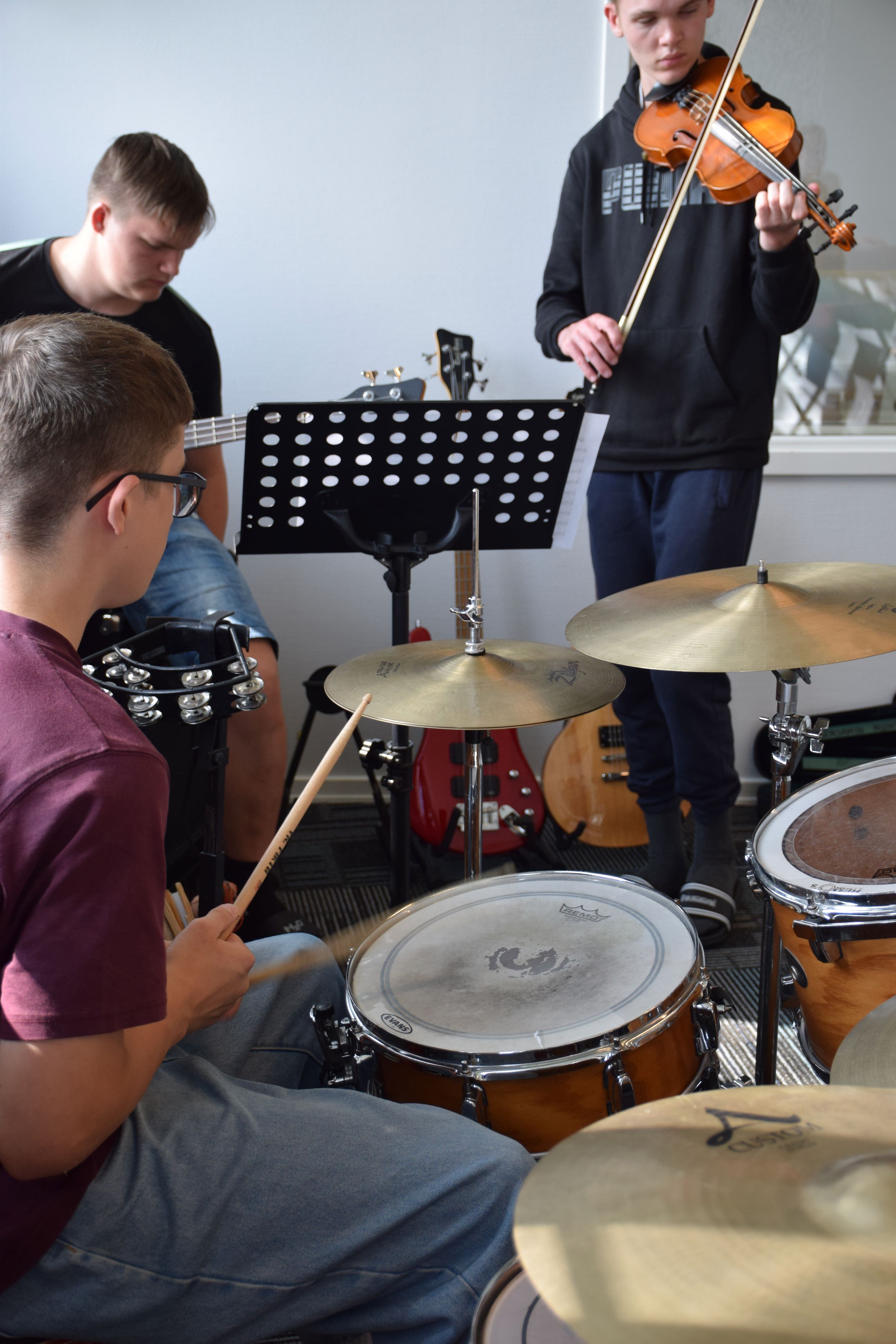 Musik Sædding Efterskole | Efterskoleelever spiller sammen i band 