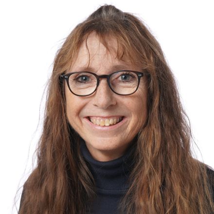Eva Lauritsen er sekretær på Sædding Efterskole